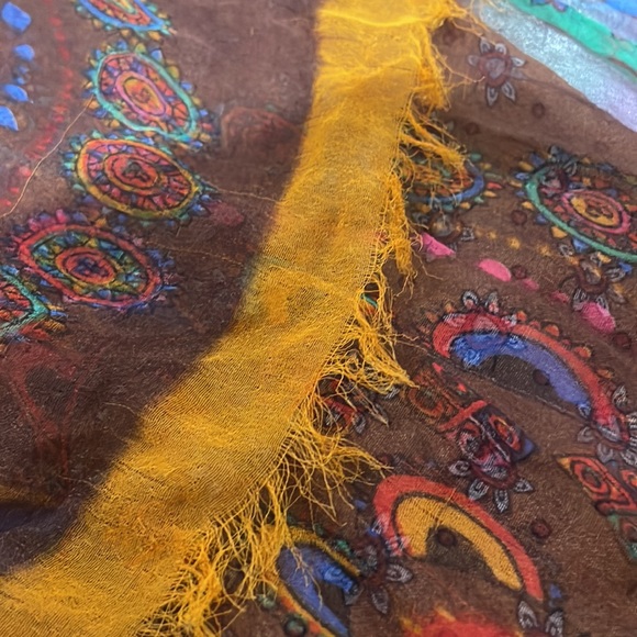 Set of 2 Gorgeous Scarves - Picture 5 of 6